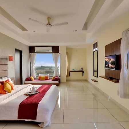 Goverdhan Greens Resort Dwarka L Hotels In Dwarka Exterior photo