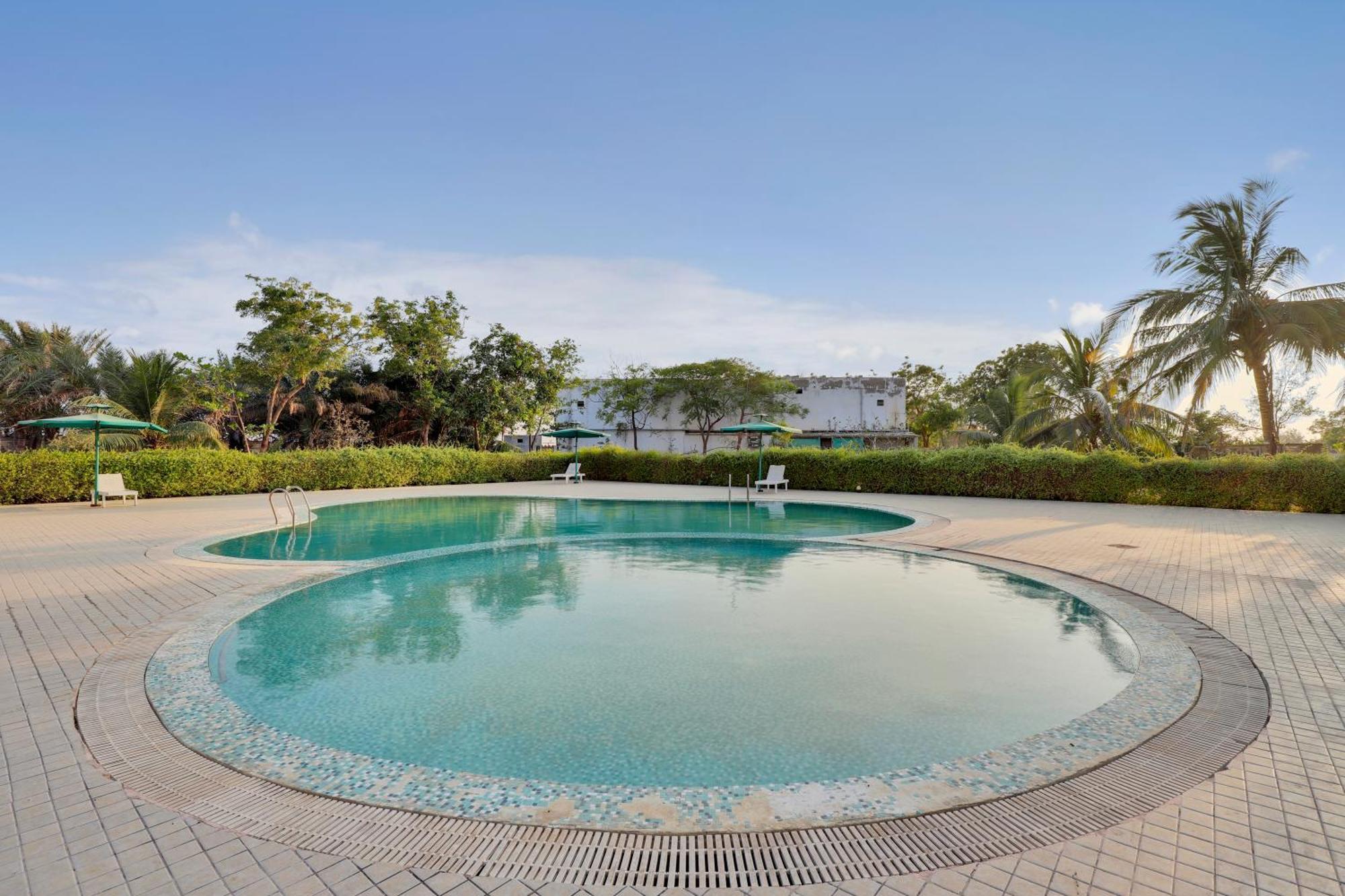 Goverdhan Greens Resort Dwarka L Hotels In Dwarka Exterior photo