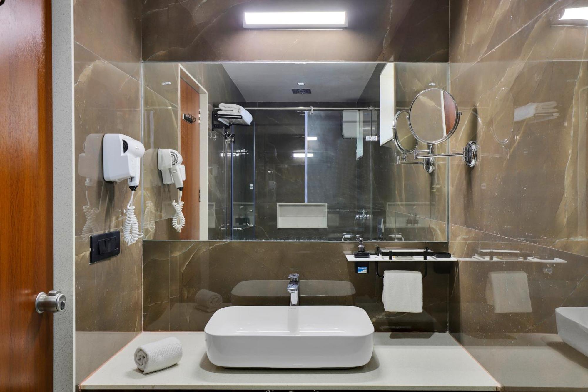 Goverdhan Greens Resort Dwarka L Hotels In Dwarka Exterior photo