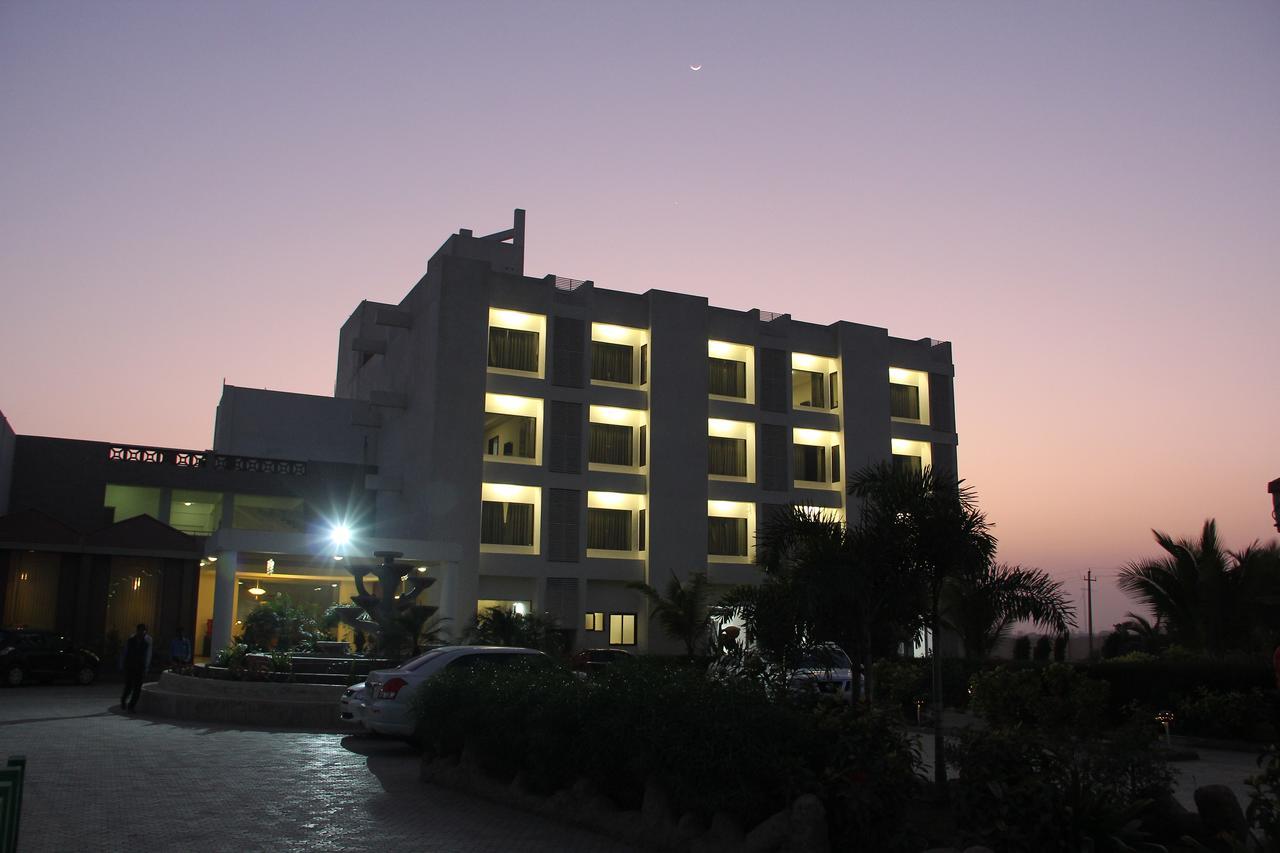 Goverdhan Greens Resort Dwarka L Hotels In Dwarka Exterior photo