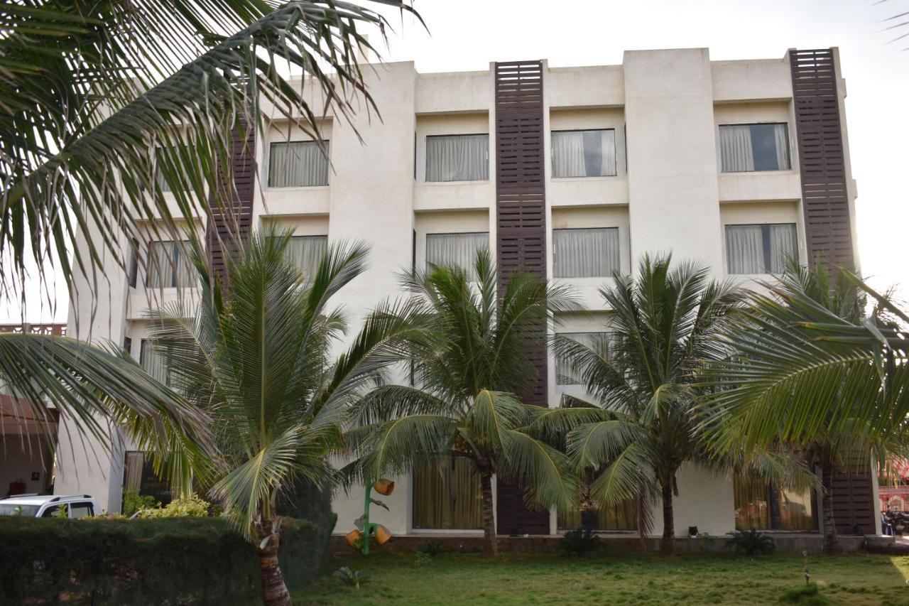 Goverdhan Greens Resort Dwarka L Hotels In Dwarka Exterior photo