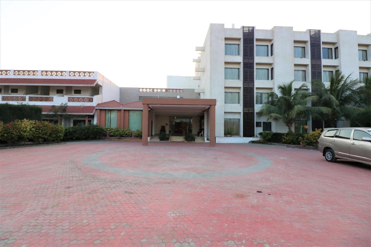 Goverdhan Greens Resort Dwarka L Hotels In Dwarka Exterior photo