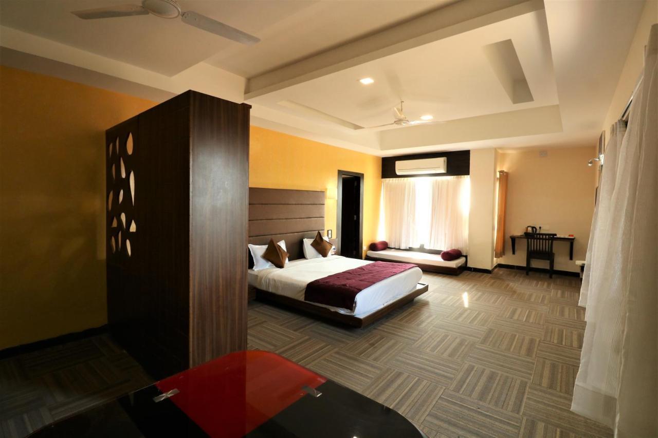 Goverdhan Greens Resort Dwarka L Hotels In Dwarka Exterior photo